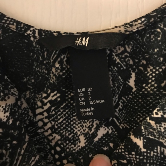 🔥THE PERFECT ROMPER - Picture 3 of 3